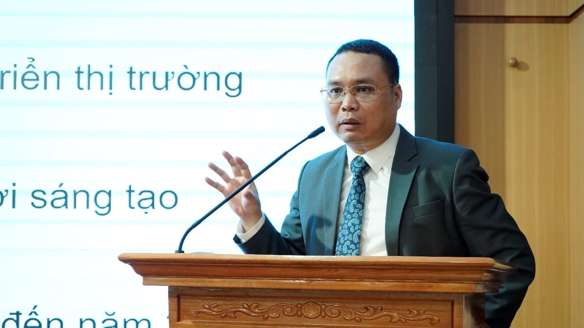 PGS.TS. Nguyễn An Thịnh trình bày báo cáo tham luận tại Hội thảo